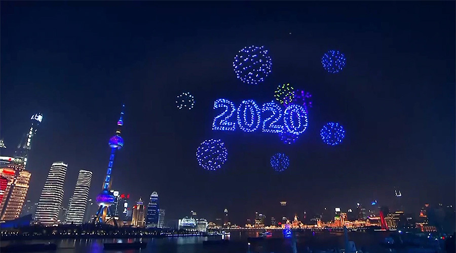 2020 köszöntése tüzijáték helyett 2000db drónn Shangaiban