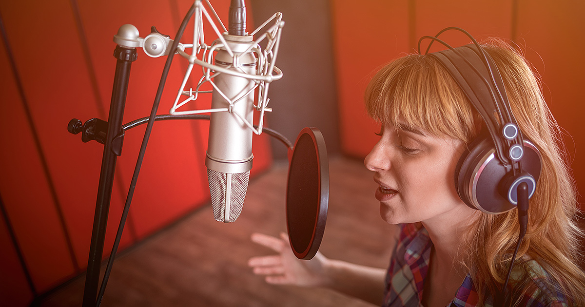 Mit csinál egy szinkronszínész és ki az a Voice Over?